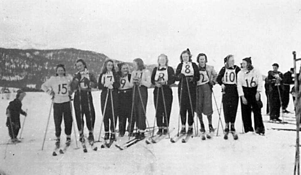 Damer på ski