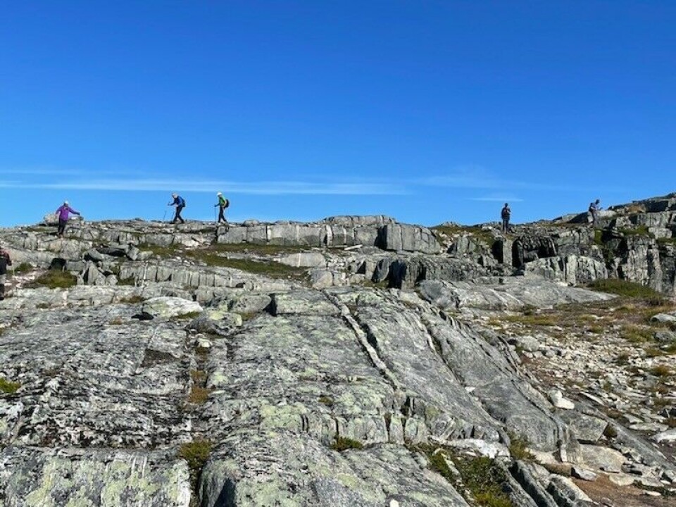 Ekkertinden. På toppen av et fjell. Mye berg.