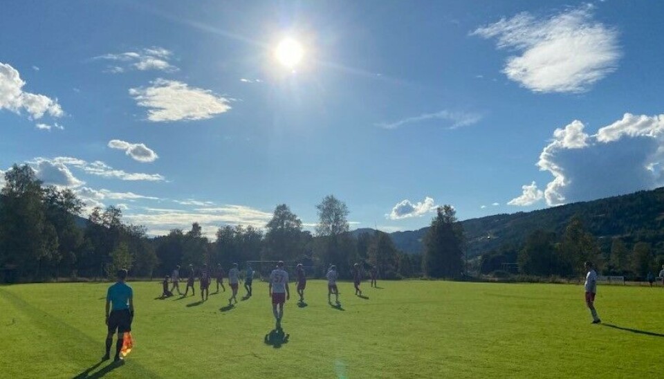 Gjestane tok leiinga etter ca. 55 minuttars spel. fotballkamp i fint vær