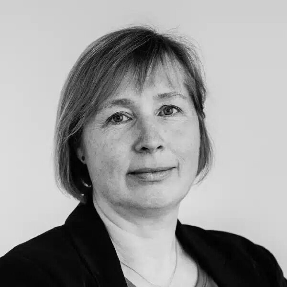 Anne Berit Aker Hansen, forbundsleder i Norsk Nærings- og Nytelsmiddelarbeiderforbund (NNN) Svart/Hvitt bilde av dame med blondt halvlangt hår og sort jakke