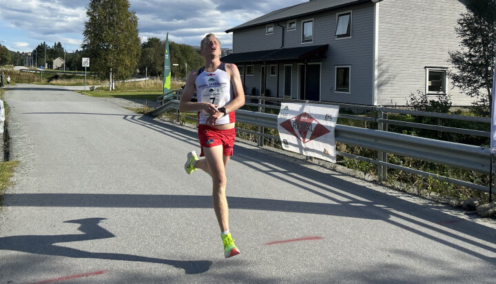 Sigmund Ofstad kjempet seg til en 2. plass med 37 minutter og 55 sekunder i årets Lina Roindt.