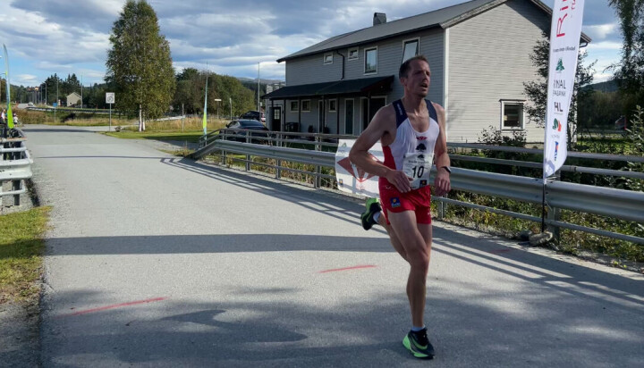 Helge Langen vant Lina Roindt 2025, med en tid på 37 minutter og 0 sekunder.