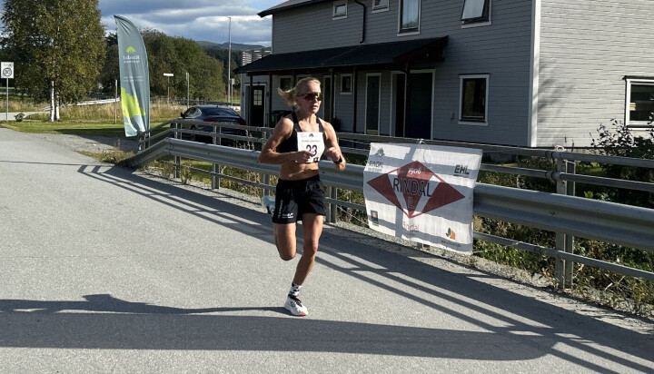Berit Mogstad gjorde det stort i Lina Roindt 2025 med en 3. plass på tvers av klassene, og kom i mål på 40 minutter og 0 sekunder.