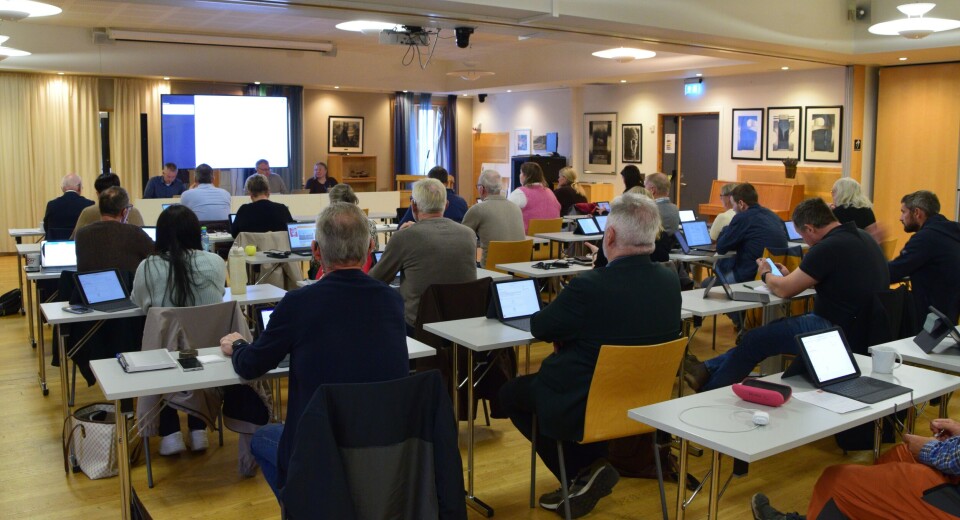 Lang debatt om skulestruktur og innsparing i oppvekstsektoren Et kommunestyremøte.