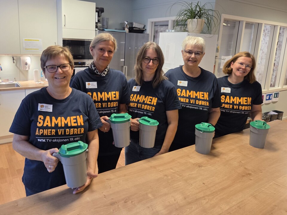TV-aksjonkomiteen i Surnadal: Fra venstre: Oddny Hoem, Mona Rita Rønning, fylkesleiar for TV-aksjonen Ulla Hay, Elsa Kvande og Siv Torvik