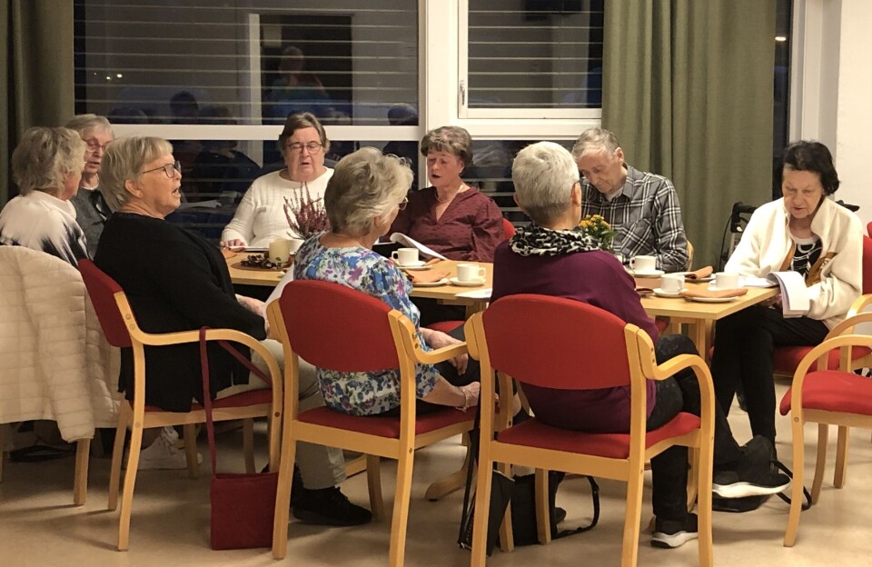 Allsang rundt bordene