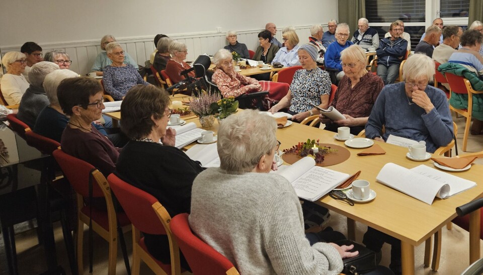 Eldresenteret i Rindal var fullsatt da Aud & Rallar´n besøkte Eldresenteret og 'Syng med oss'