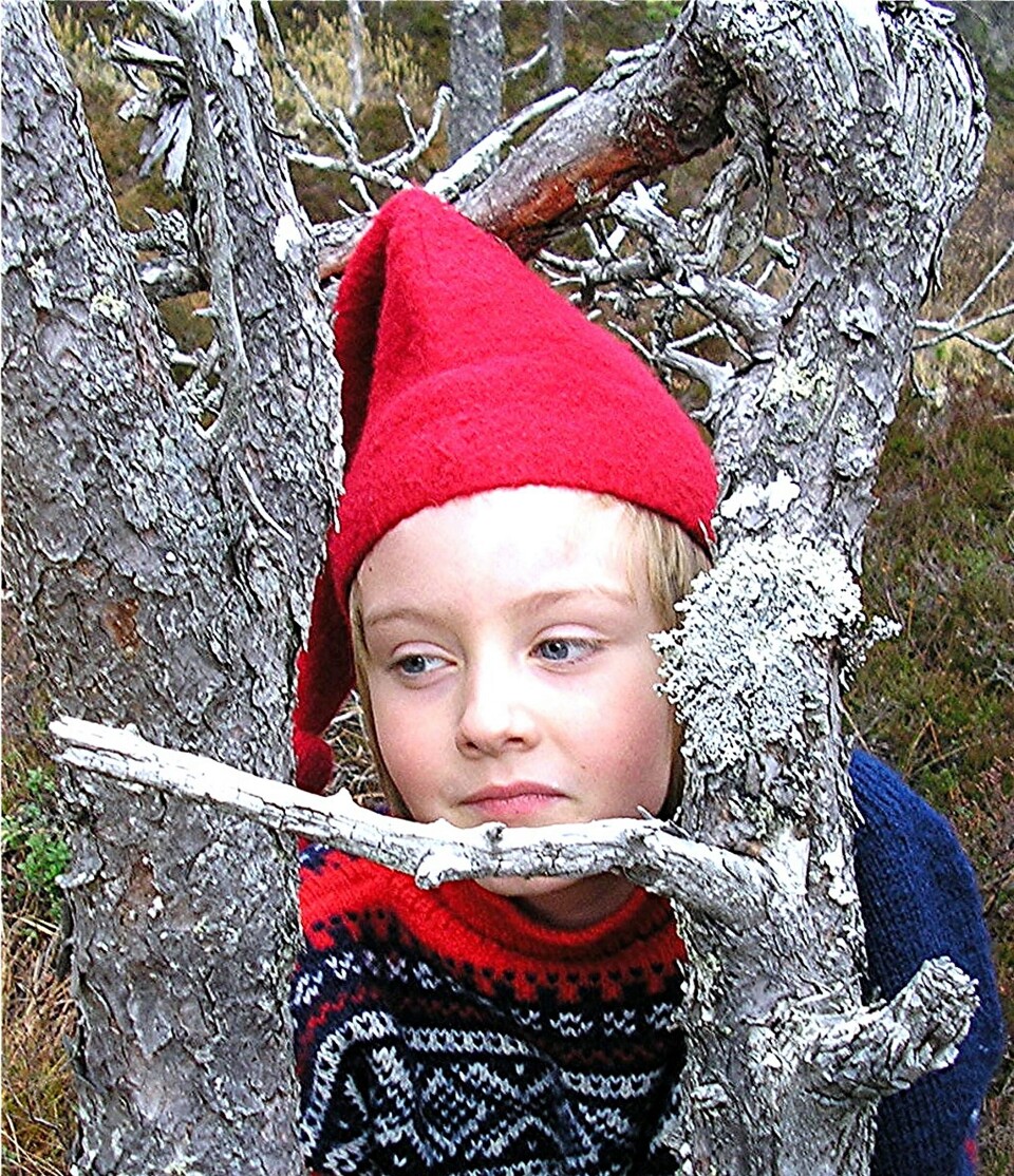 «Guten i gadda» - eit unikt eventyr frå Dalabakken i Settemsdalen og finst ikkje elles i landet. John Heggem jr spela guten i ei skuledramatisering.