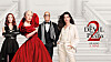Fire elegante personer poserer foran en hvit trapp ved siden av filmteksten The Devil Wears Prada 2.