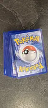 En bunke med Pokemonkort