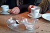 Kaffepause med hyllkak og kokakaffe.