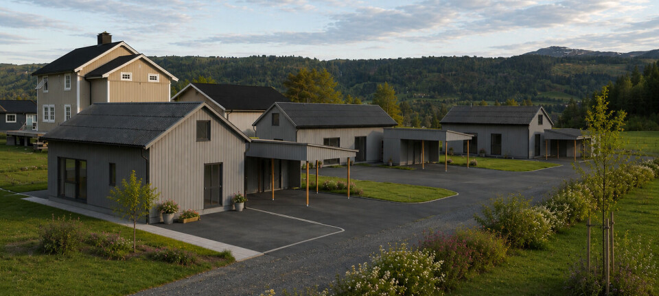Moderne boliger i et boligfelt med vei, gress og kupert landskap i bakgrunnen.