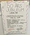 Håndskrevet plakat for 50-årsjubileum med underholdning og gratis inngang.