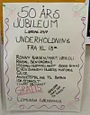 Håndskrevet plakat med invitasjon til 50-årsjubileum på Lomunda grendahus.