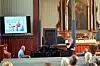Solosong ved Marit Løfaldli akkompagnert av organist Ronny Kjøsen.
